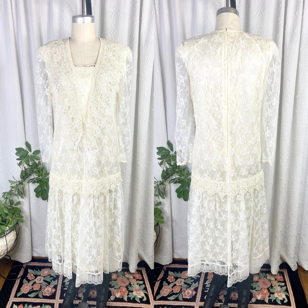 Vintage 1980s White Lace Drop Waist Wedding Dress, Size Medium - Picture 2 of 11